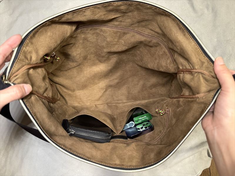天然エゾ鹿革の自由変形ショルダーバッグ